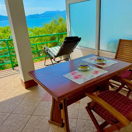 Stella Sea View Apartment *